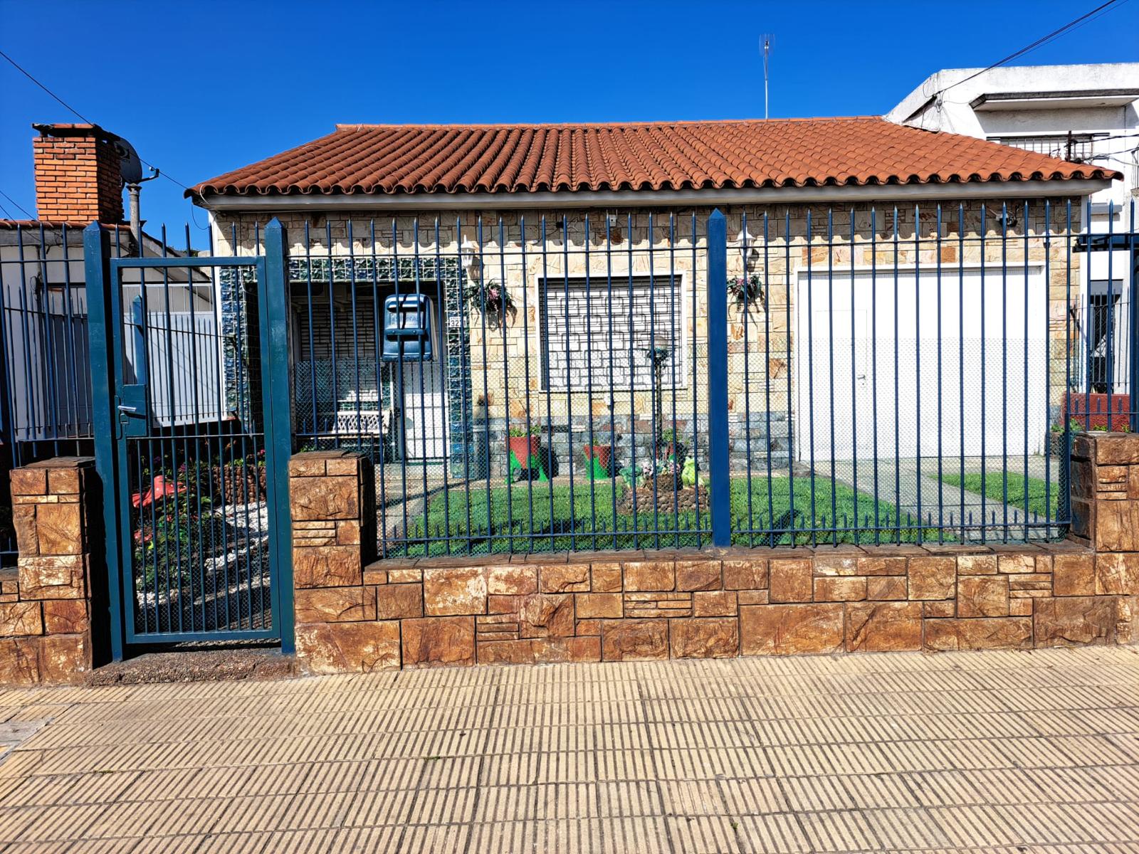 Areguati casi Andrés Latorre - A 2 cuadras de Cno Maldonado
