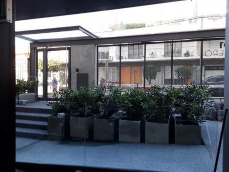 Estrene Moderno Edificio Con Garage