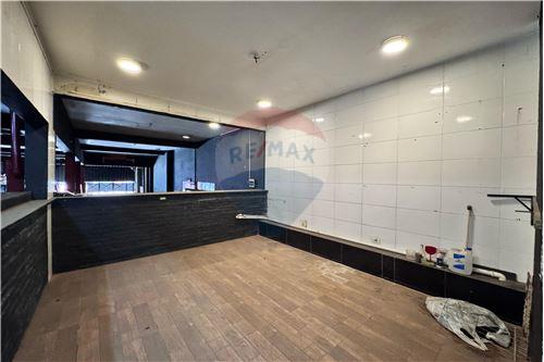 ALQUILO AMPLIO SALÓN COMERCIAL DE DOS PISOS — foto 3