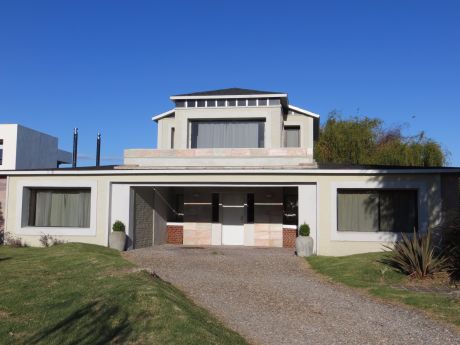 DueÑo Vende Espectacular Casa En "lomas De Carrasco" - La Tahona