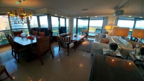 Apartamento En Venta 4 Dormitorios