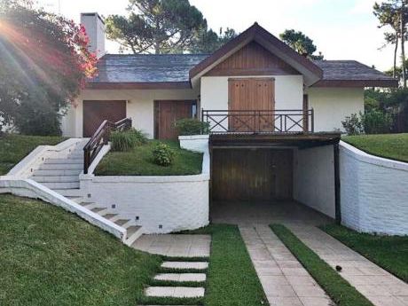 Casa En Venta 4 Dormitorios