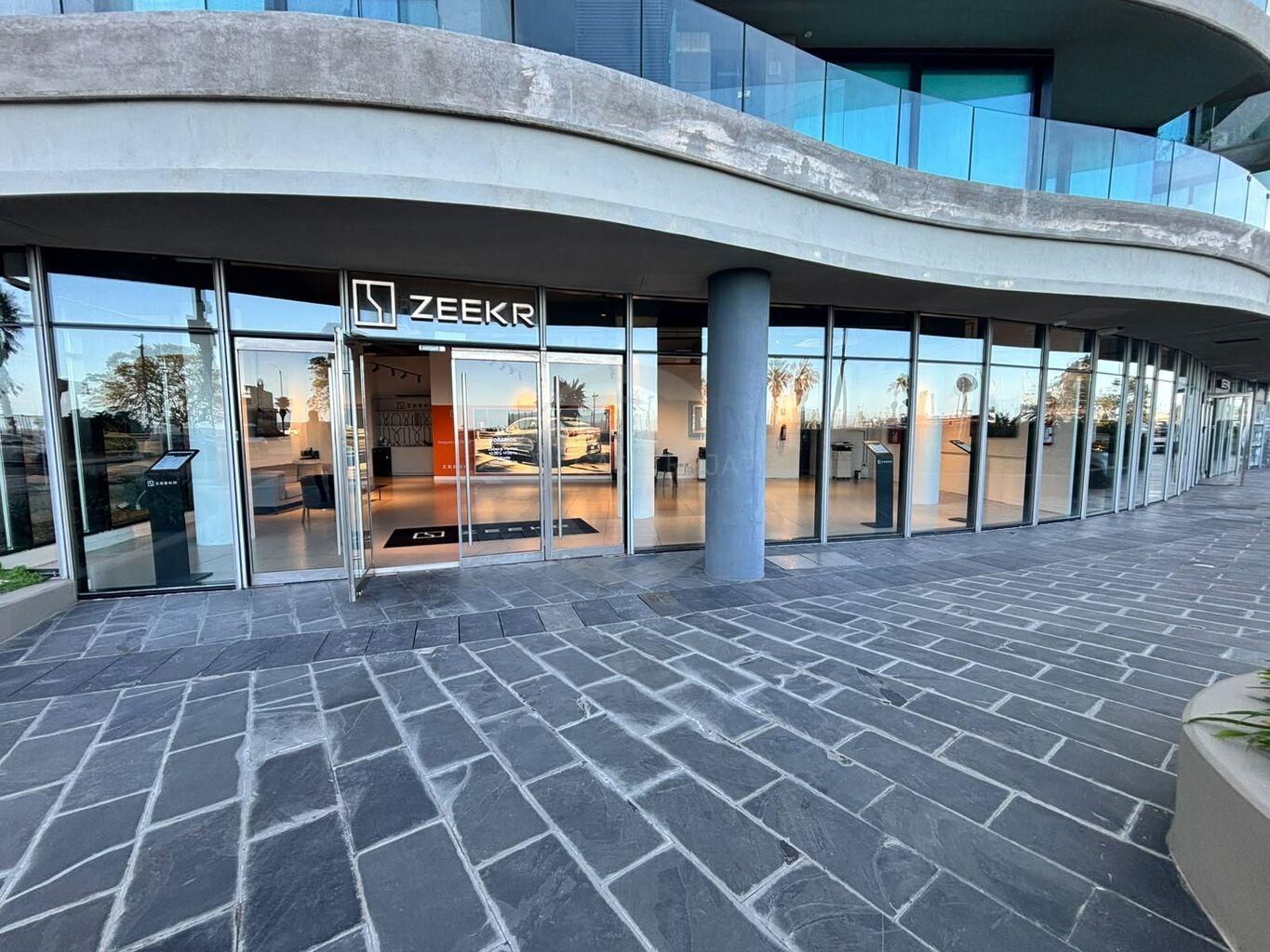 ALQUILER LOCAL COMERCIAL EN FORUM · Foto 12