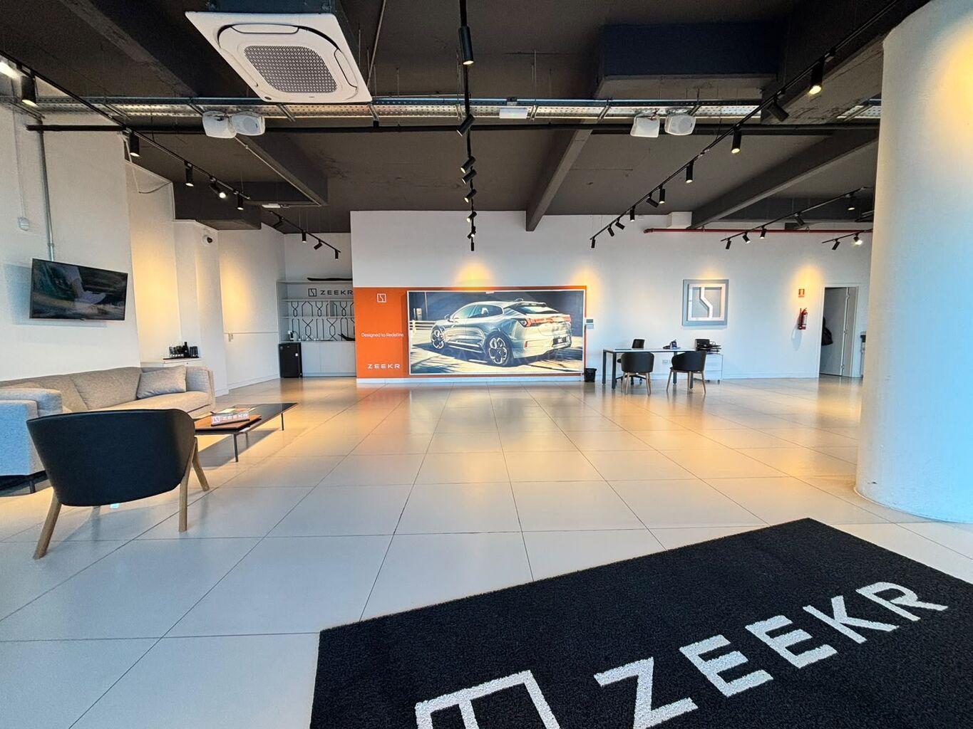 ALQUILER LOCAL COMERCIAL EN FORUM · Foto 2