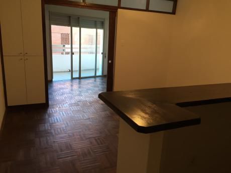 Br. España Y L. Gadea, 1 Dorm. $17.000, Balcón.
