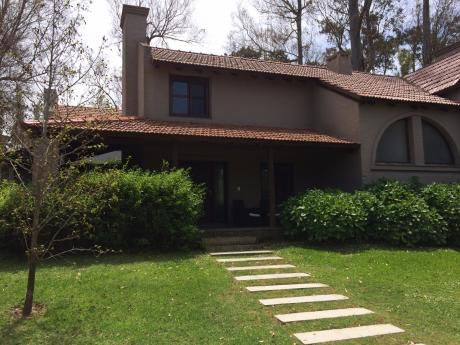 Hermosa Casa En Barrio Privado