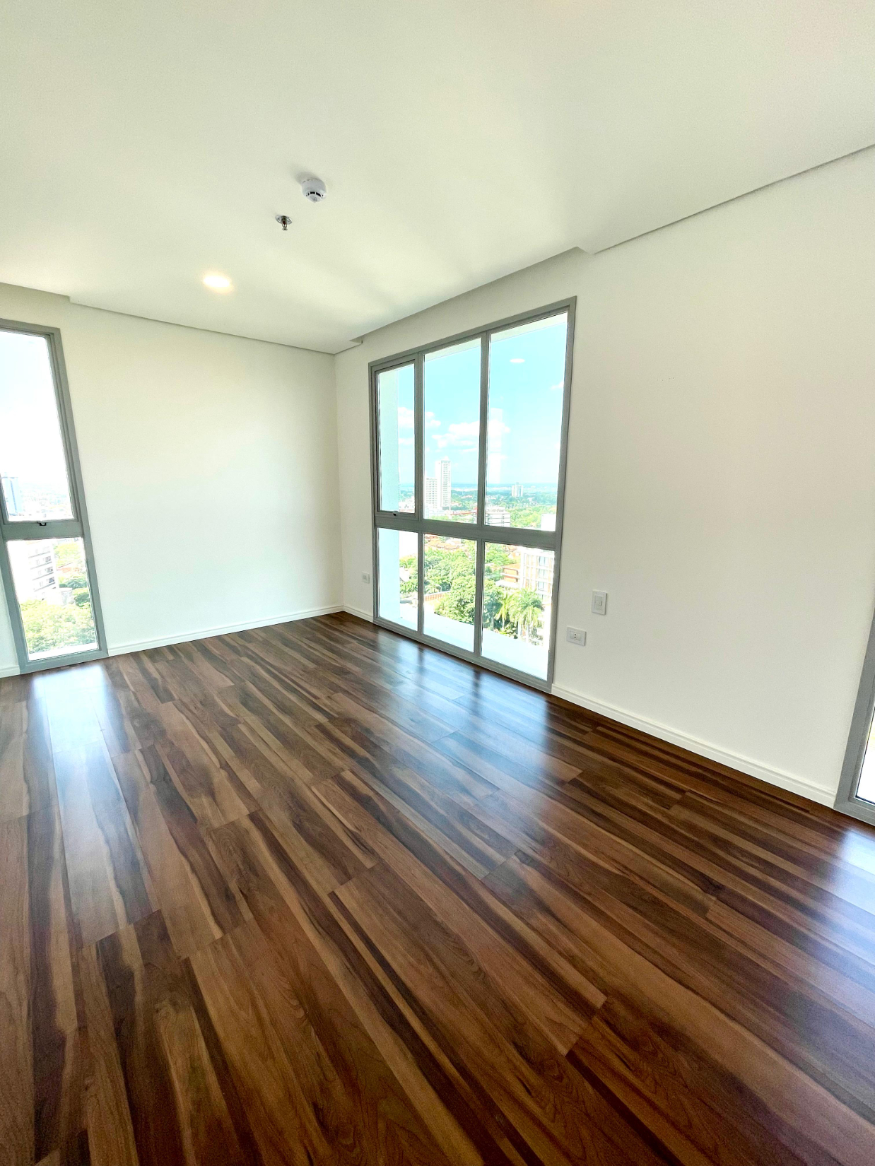 EN ALQUILER- Departamento de 3 dormitorios - Zona Shopping del sol — foto 2