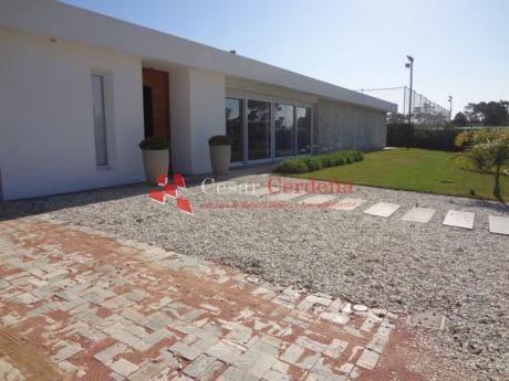 Casa En Venta - Reciente Construcción En Barrio Privado
