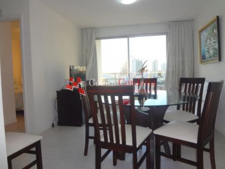 En Venta En Piso Alto, Excelentes Vistas Y Orientación De Sol.