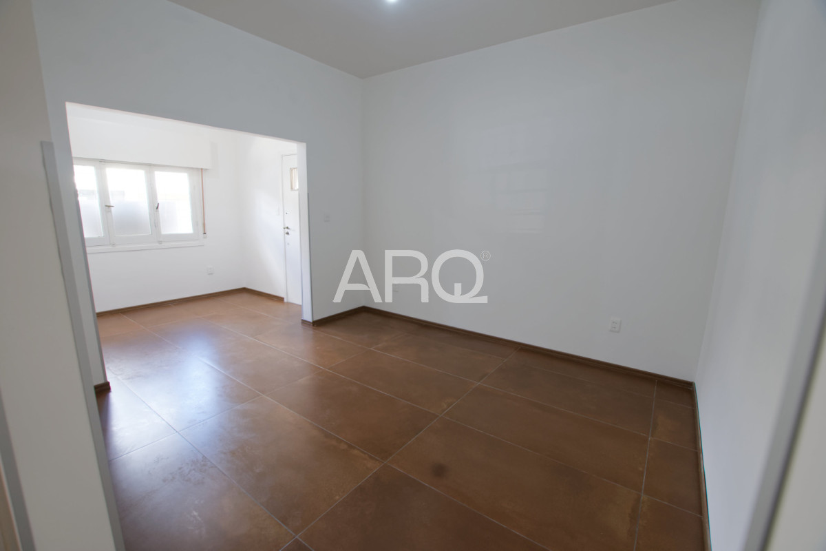 Apartamento de 2 dormitorios totalmente renovado en Punta Carretas. · Photo 2