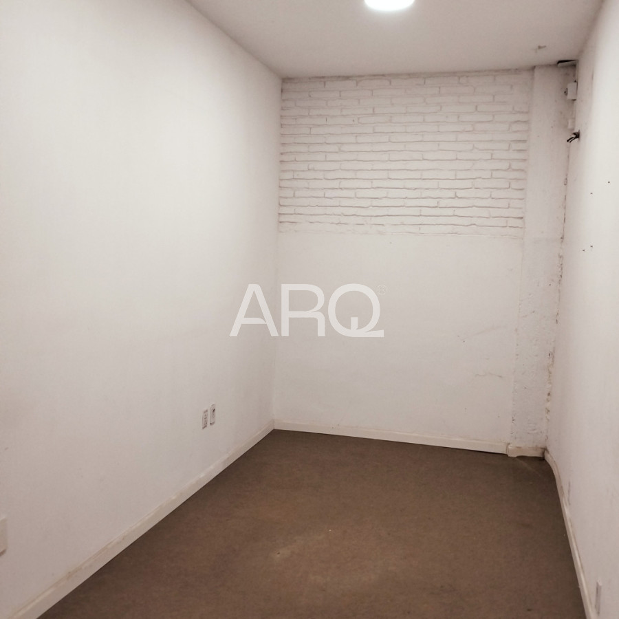 Alquiler de amplio local de 450 m² en Pocitos Nuevo. · Foto 6