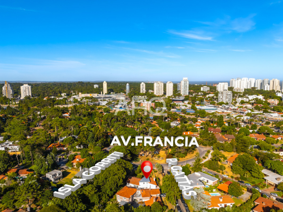 Sede corporativa en Playa Mansa. 300m2. Gran presencia Institucional. Estacionamiento · Foto 4