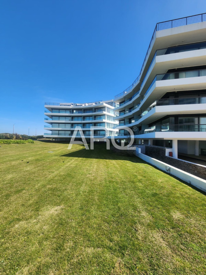 Apartamento de 3 dormitorios frente al mar en Punta del Este