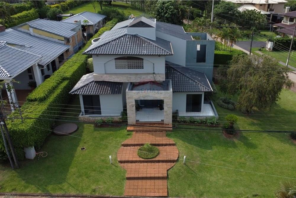 EN VENTA RESIDENCIA EN EL PARANA COUNTRY CLUB — foto 2