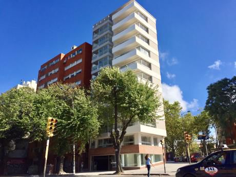 Venta Apartamento, 2 Dormitorios Con Garaje, Parque Batlle -