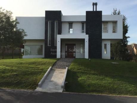 Casa A Estrenar En Altos De La Tahona