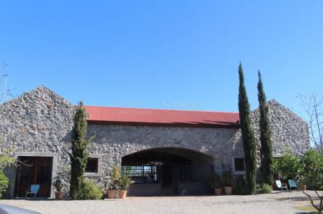 Imponente Casa Sobre El Rio Dentro Del Club De Campo El Faro, En Carmelo.