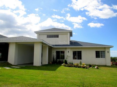 Espectacular Casa En Altos De La Tahona !
