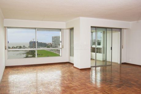 Apartamento Clasico En Puerto De Buceo Sobre Rambla