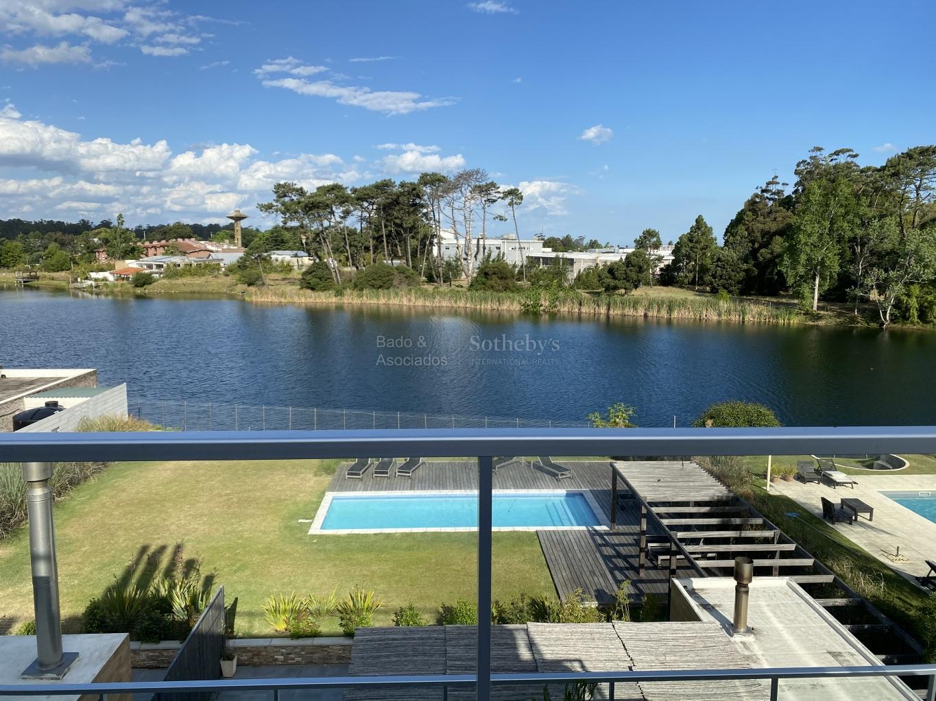 Excelente planta con vista al lago.
