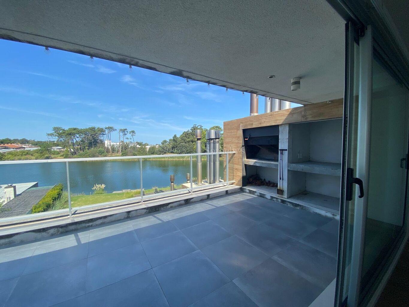 Apartamento en alquiler, en Avenida del las Américas con vista al lago  !