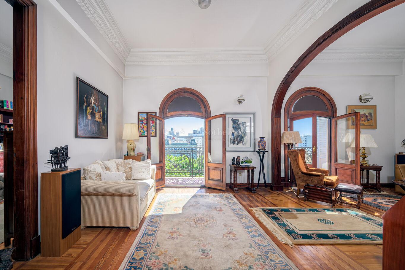 Apartamento histórico en venta en Palacio Montero, Plaza Cagancha – Montevideo