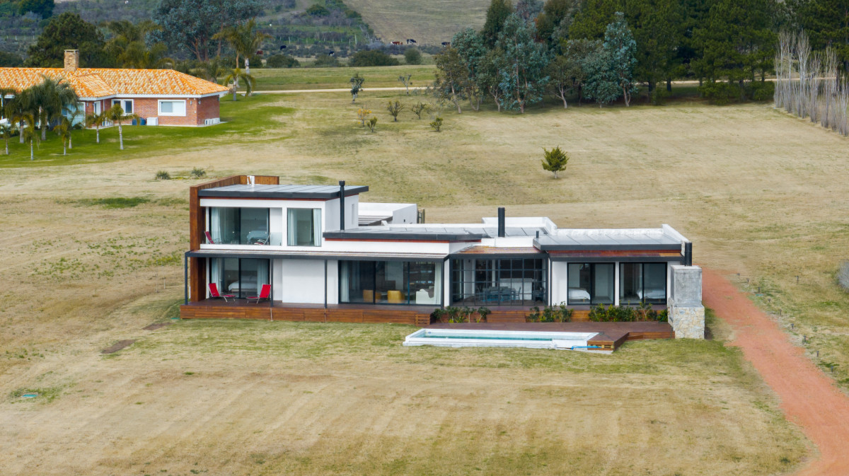 Venta casa en barrio privado Laguna de los cisnes
