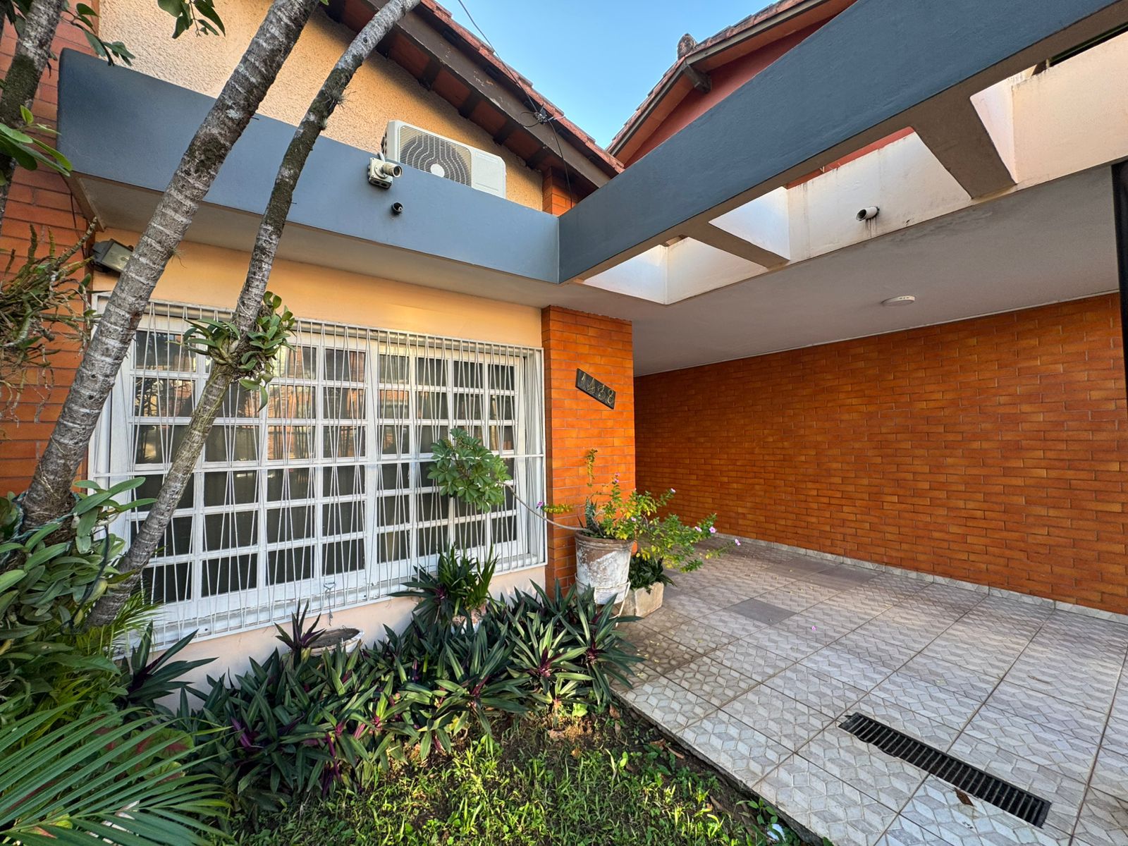 VENDO HERMOSA CASA EN BARRIO LOS LAURELES — Foto 2