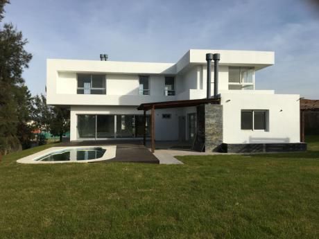 Muy Buena Casa En Altos De La Tahona
