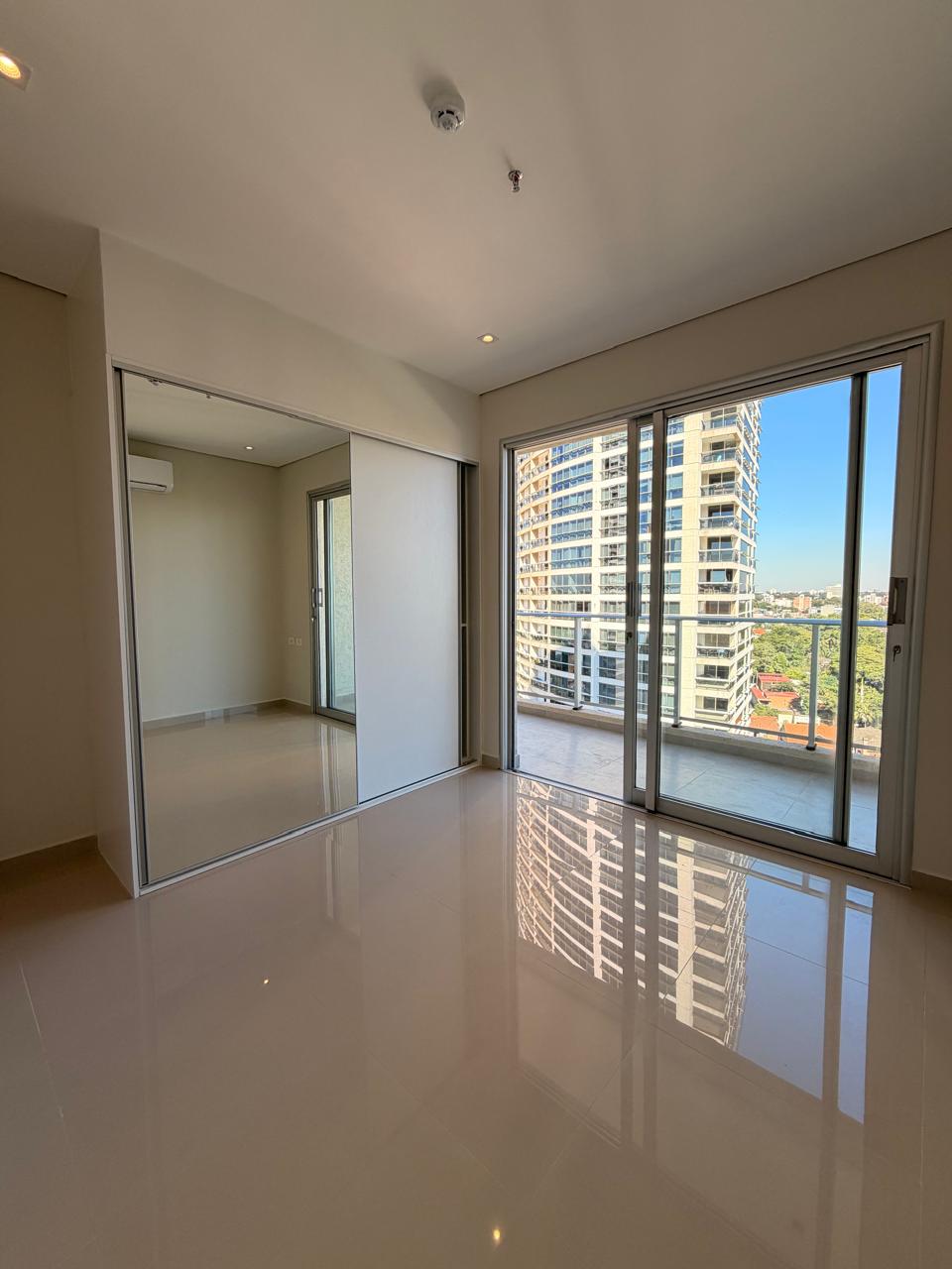A PASOS DEL SHOPPING LA GALERÍA EN ALQUILER DEPARTAMENTO DE 2 DORMITORIOS — foto 2
