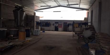 En Zona Comercial Galpón Con Oficina - Santa Cruz De La Sierra