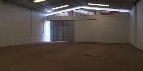 En Zona Comercial Galpón Completamente Cerrado - Santa Cruz De La Sierra