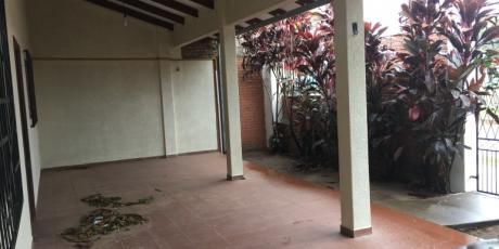 Para Empresa O Vivienda Amplia Y Funcional Casa De Una Planta - Santa Cruz De La Sierra