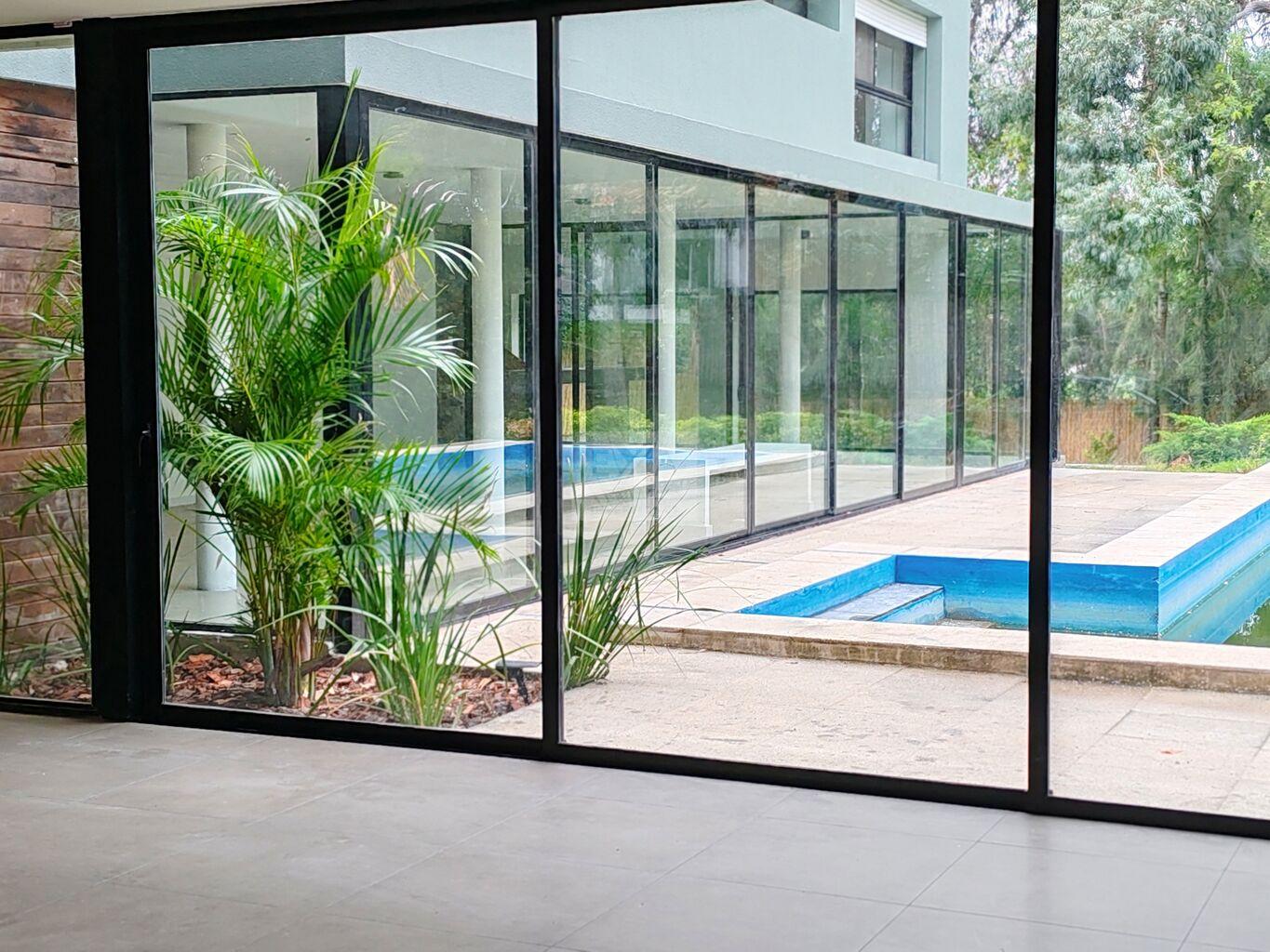 Casa en alquiler de 4 dormitorios en San Nicolás - Carrasco