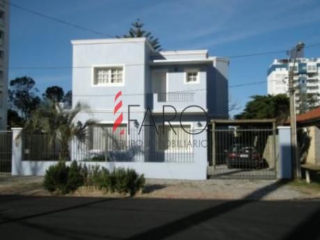 Casa En Mansa 3 Dormitorios Y Casa Huéspedes Con Barbacoa Y Parrillero
