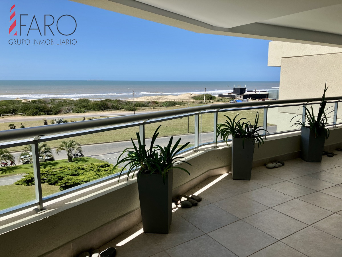 Apartamento en Brava 3 dormitorios y dependencia con terraza y cochera doble · Foto 2
