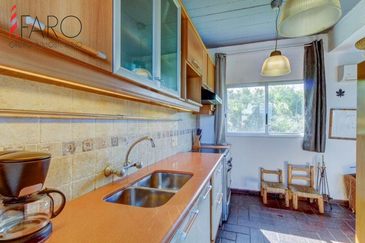 Casa en Altos de Punta Piedras 4 dormitorios y dependencia con parrillero techado · Foto 4