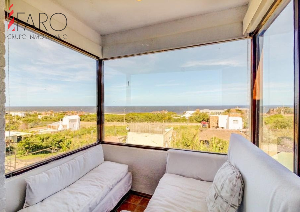 Casa en Altos de Punta Piedras 4 dormitorios y dependencia con parrillero techado