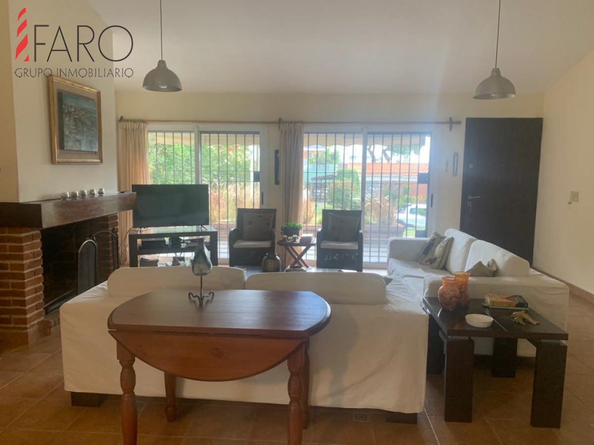 Casa en Mansa 4 dormitorios 3 baños parrillero · Foto 4