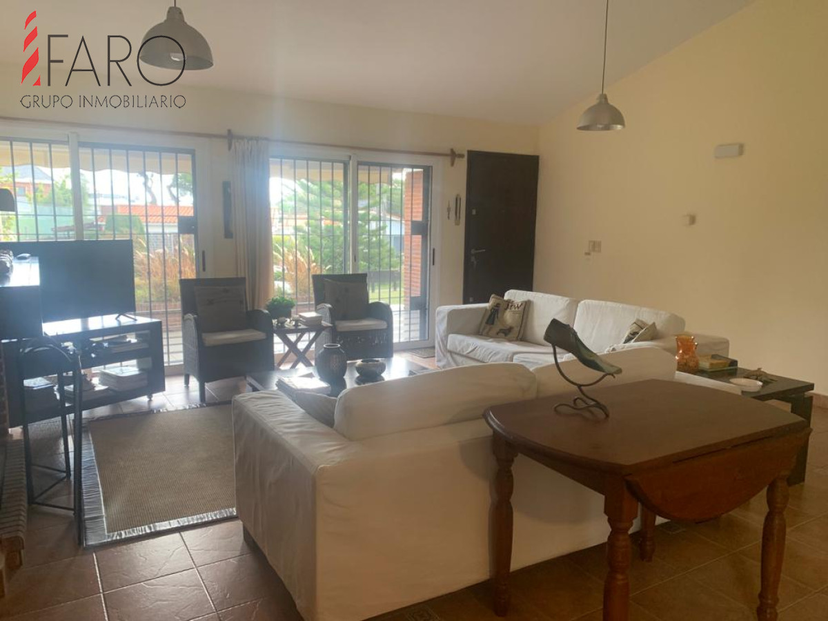 Casa en Mansa 4 dormitorios 3 baños parrillero · Foto 3