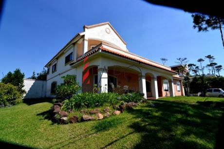 Casa En La Mansa 3 Dormitorios Y Dependencia Con Barbacoa Y Terraza