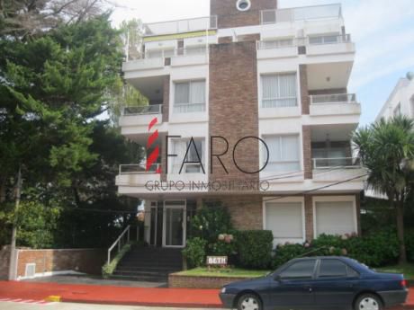 Apartamento En Península 3 Dormitorios Con Garage