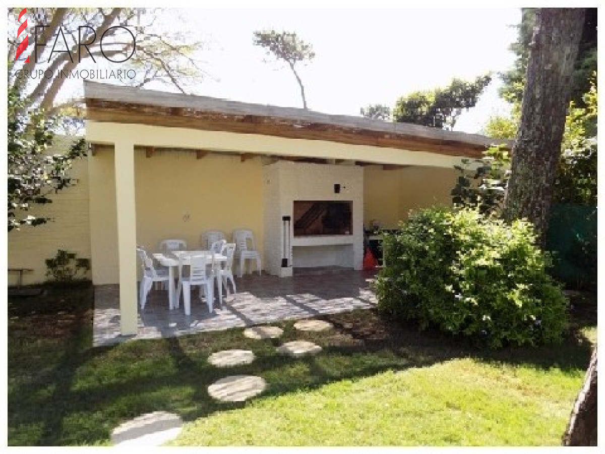 Casa en Mansa 4 dormitorios con piscina y cochera · Foto 6