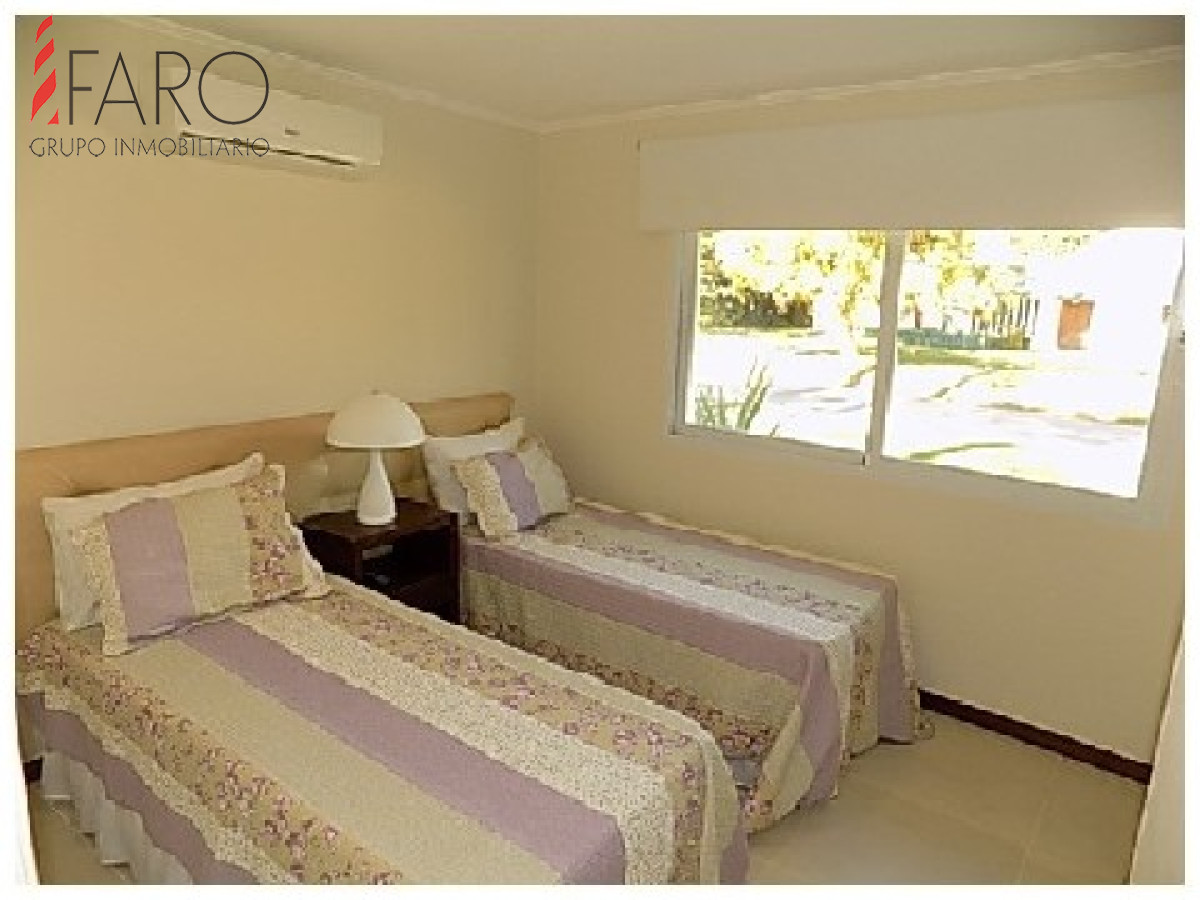 Casa en Mansa 4 dormitorios con piscina y cochera · Foto 11
