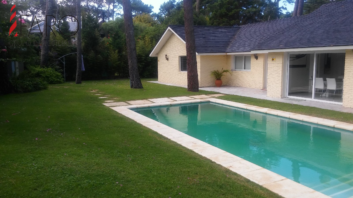 Casa en Mansa 4 dormitorios con piscina y cochera · Foto 5