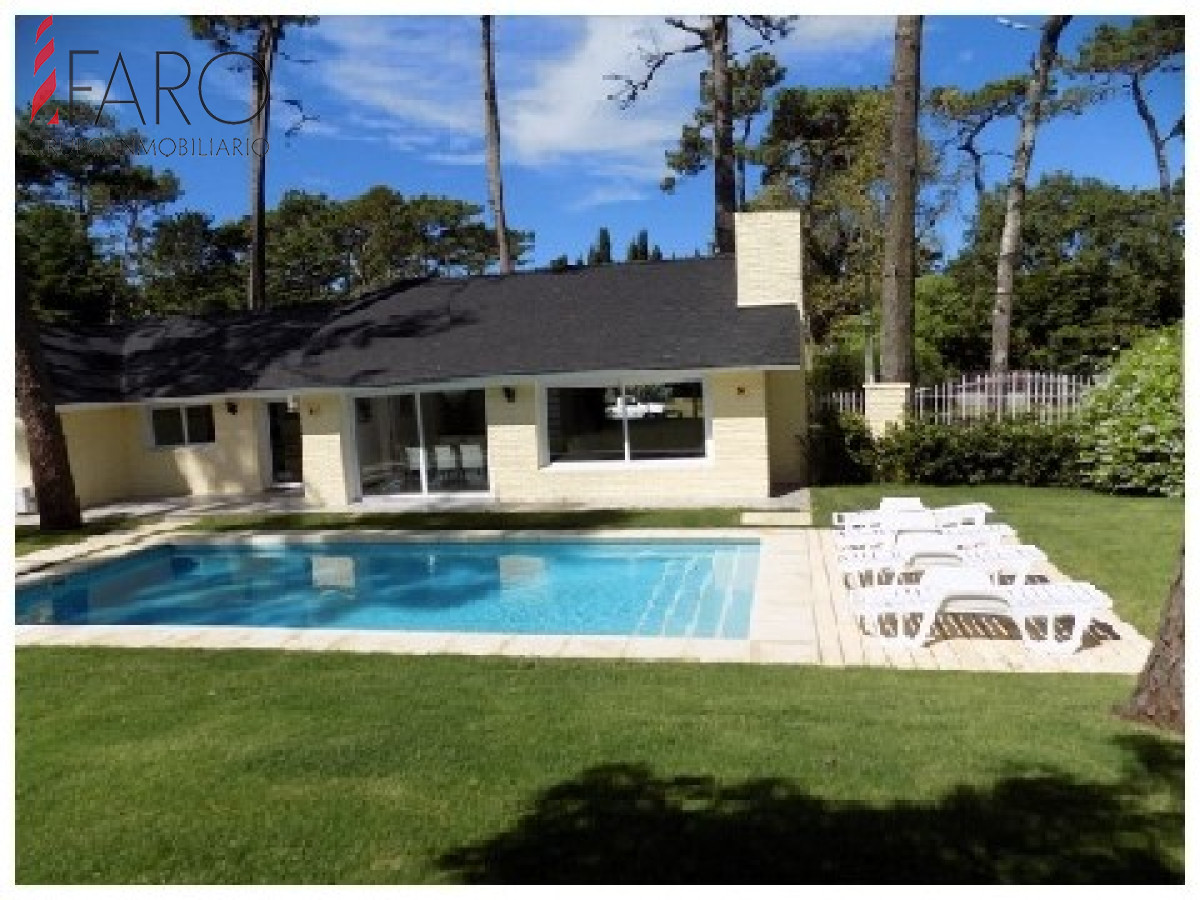 Casa en Mansa 4 dormitorios con piscina y cochera · Foto 4