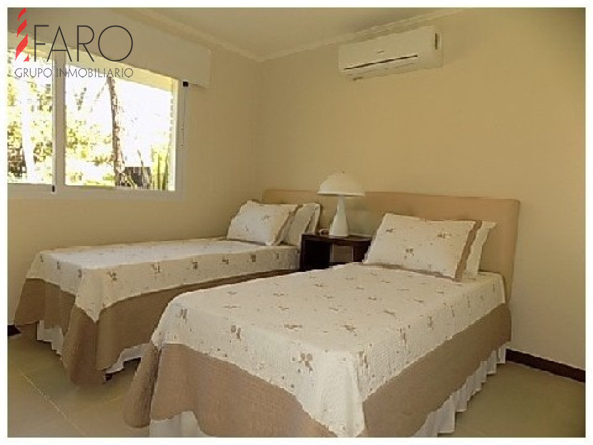 Casa en Mansa 4 dormitorios con piscina y cochera · Foto 12