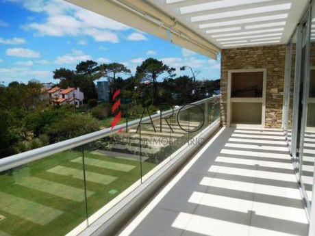 Apartamento En Brava 1 Dormitorio 2 Baños C/garage
