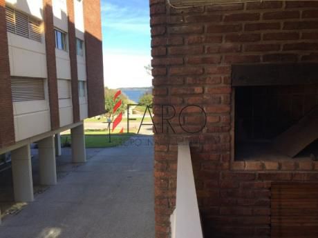 Apartamento Mansa 2 1/2 Dormitorios C/parrillero