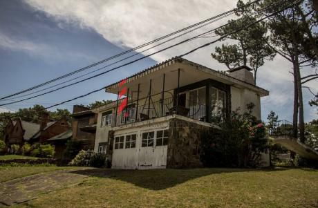 Casa En San Rafael 4 Dormitorios Y Servicio Con Terraza Y Garage